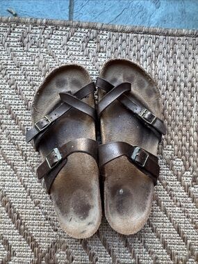 Men's footwear subcategory classification